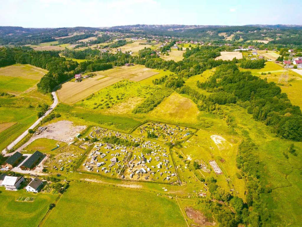 Aerial view of Arena Mocy paintball facility showi 20251015211909 - Arena Mocy paintball