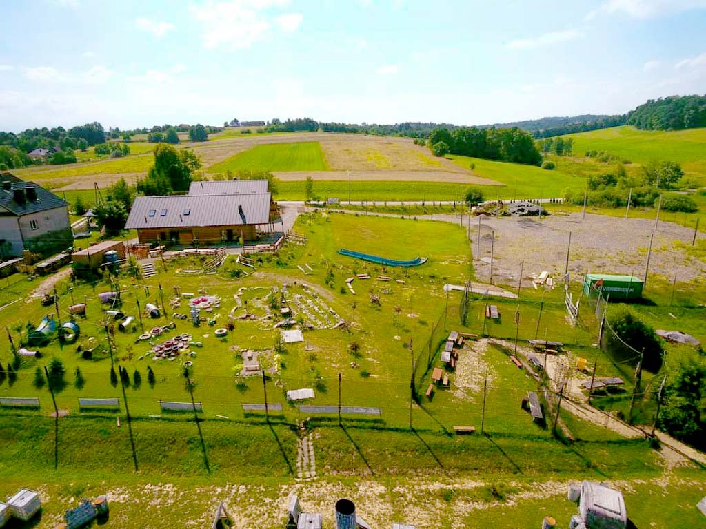 Aerial view of Arena Mocy paintball facility showi 20251015211914 - Arena Mocy paintball