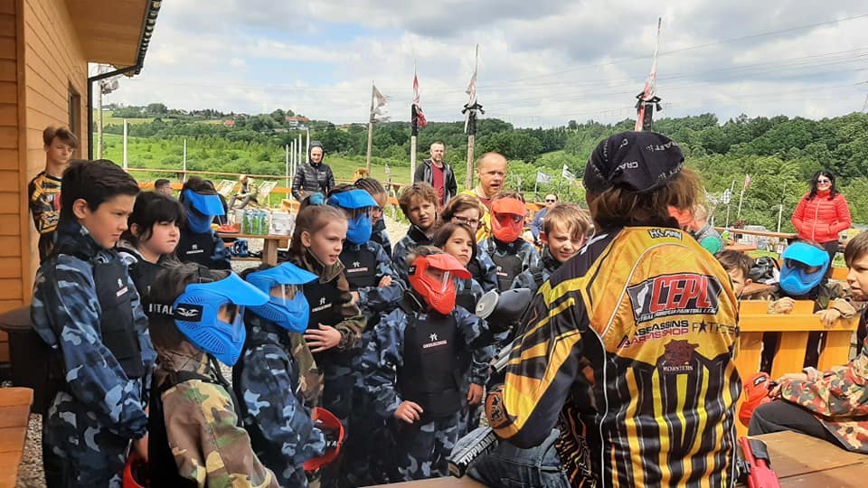 Arena Mocy paintball facility with players during 20251001231253 - Arena Mocy paintball