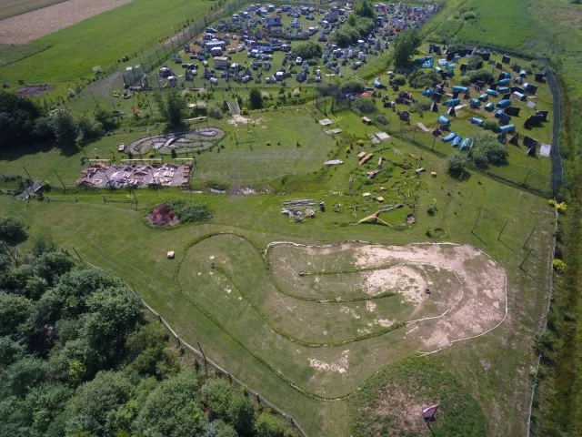 Beautiful aerial view of Arena Mocy location in Si 20250930235635 - Arena Mocy paintball