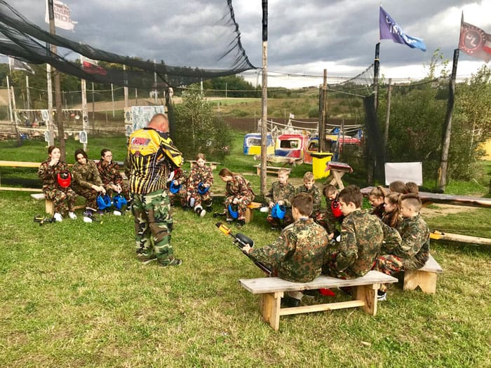 Children enjoying RC cars and indoor games at BezS 20251015200756 - Arena Mocy paintball