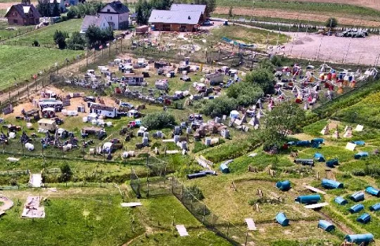 Cztery tematyczne poligony na największym polu paintballowym