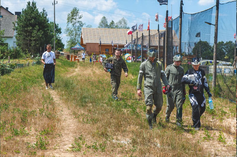 Paintball technician servicing and cleaning profes 20251003214122 - Arena Mocy paintball