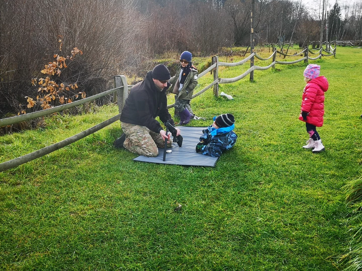 Professional paintball instructor teaching beginne 20251015213055 - Arena Mocy paintball